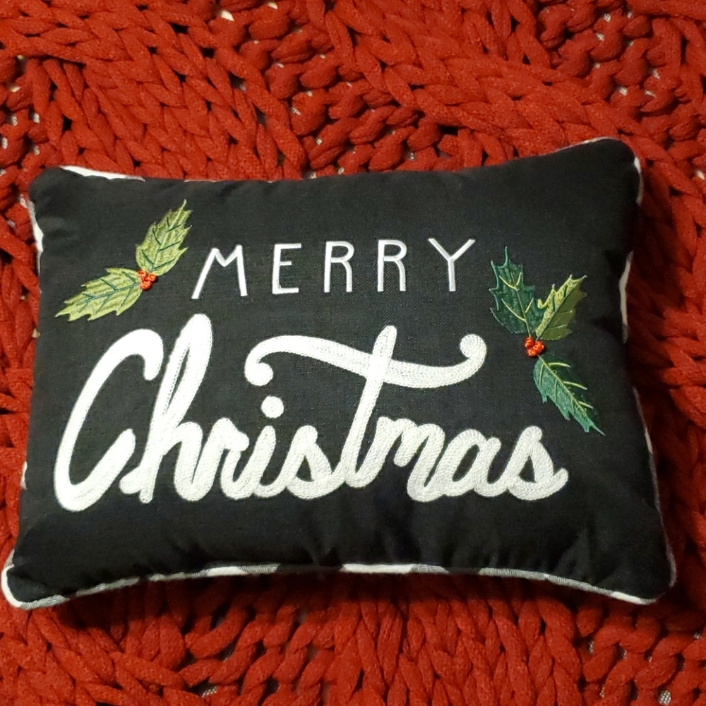 NEW🌲 Merry Christmas Pillow 17"×12"